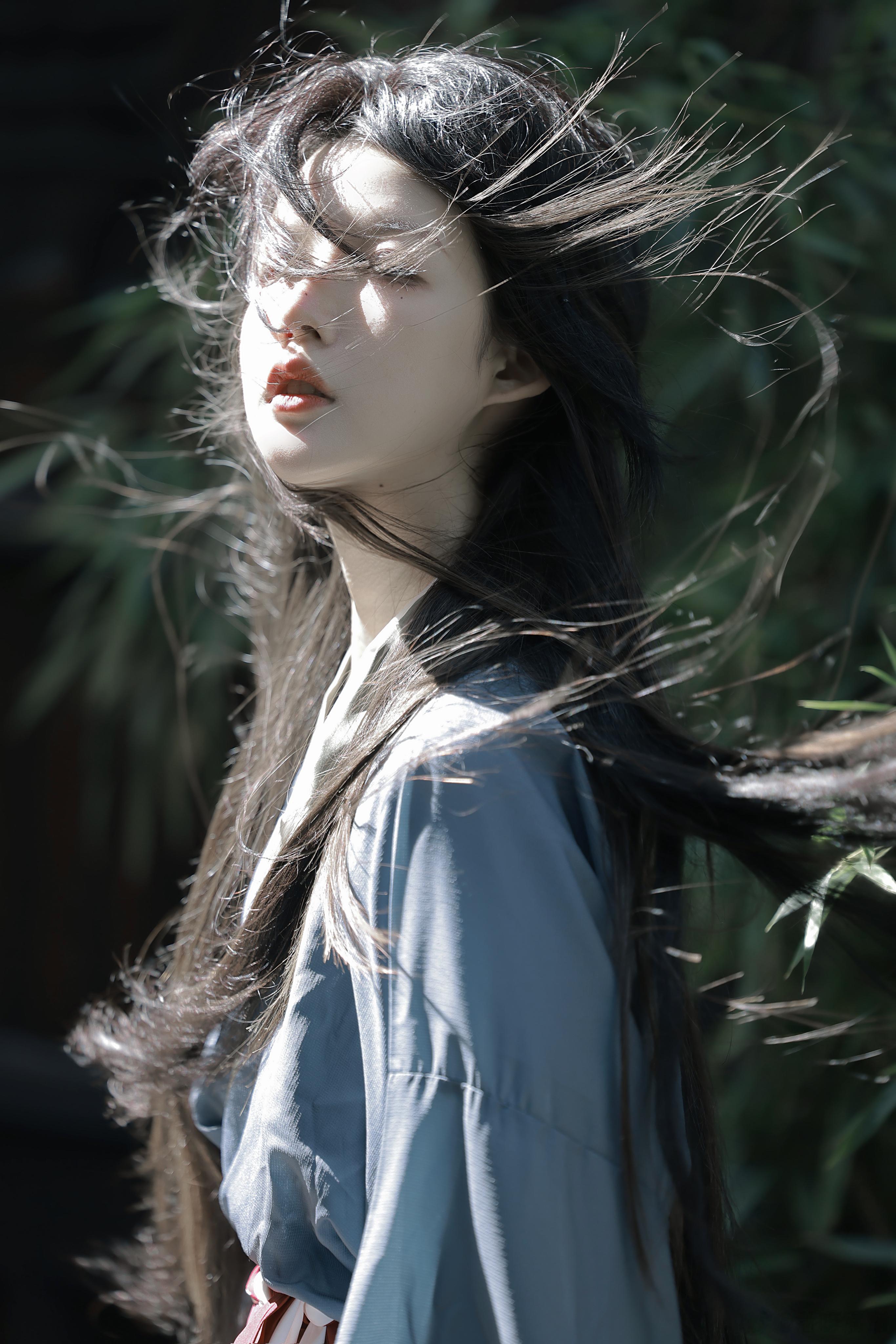 终于明白为什么那么爱拍照不爱拍视频了，好像在画面定格那一瞬间，所有的爱恨情仇所有