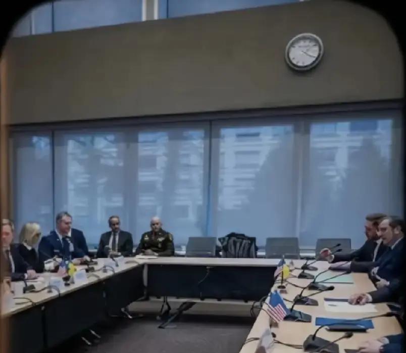 最新消息：克里姆林宫拒绝了欧洲提出的19点和平计划。美国人又谈个寂寞，先是和俄罗