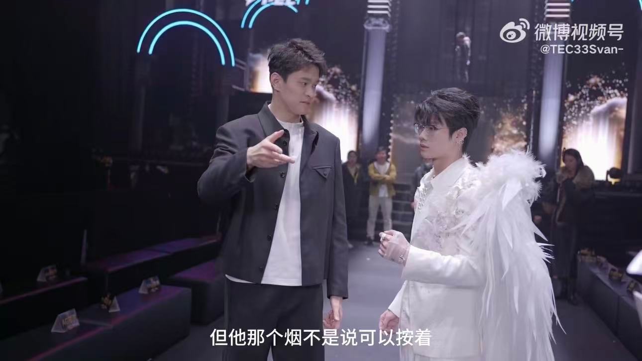 183cm的33Svan遇上泳坛巨人孙杨，原来183在198面前，真的会显得格外