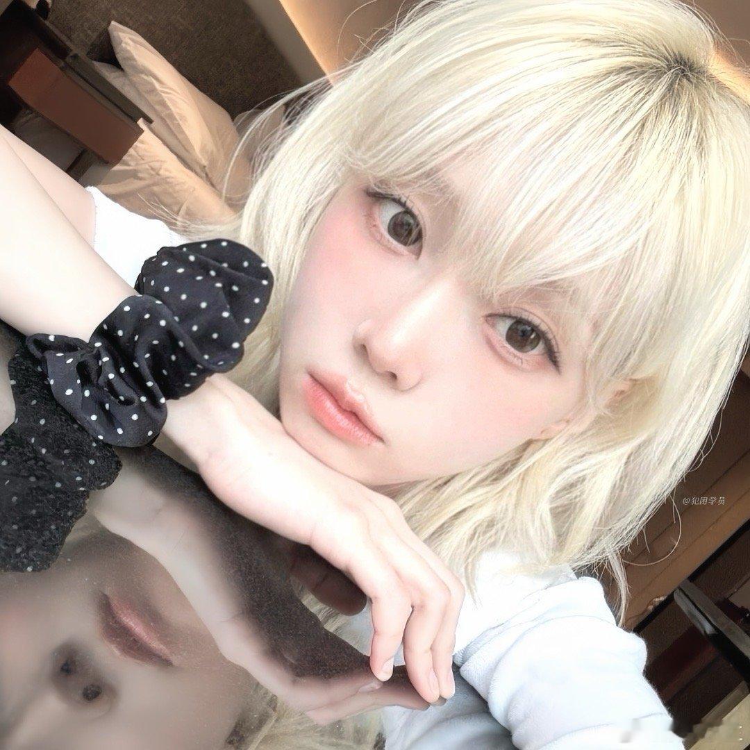 来自#金玟庭#的金发素颜暴击[好喜欢]#kpop# ​​​