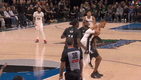 NBA官方裁判负责人麦卡岑今天参加了一档ESPN的节目，期间表示总决赛G3首节文
