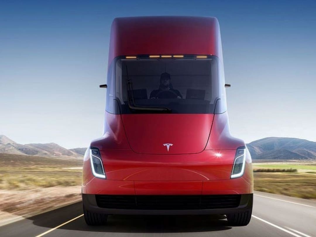 【特斯拉电动卡车 Semi 时隔 9 年正式量产 最大续航 800 公里】特斯拉