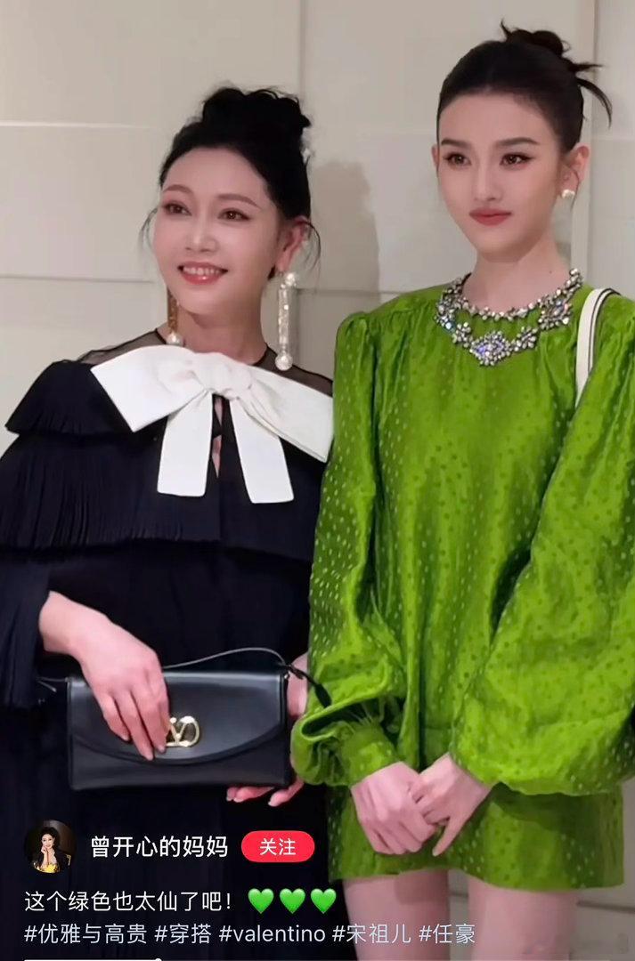 老鹅活动真的少穿漏手臂的衣服吧现在胳膊太细了多养点肉回来，华伦这种直角肩的衣服反