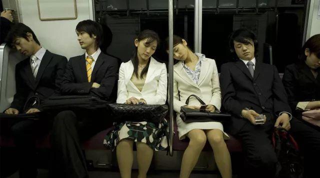 日本在“失去的30年”经济低迷下，为何能维持98%以上的就业率？

日本可是把A