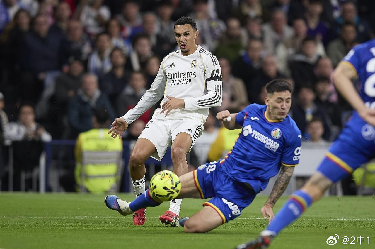 阿诺德的伯纳乌迷途，一场关于选择的公平代价伯纳乌的嘘声，终于砸向了那个曾被寄予厚