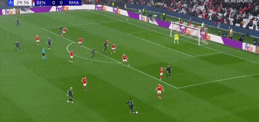 98分钟门将头球绝杀！穆帅率本菲卡逆天改命进欧冠附加赛 皇马两红崩盘饮恨

本菲