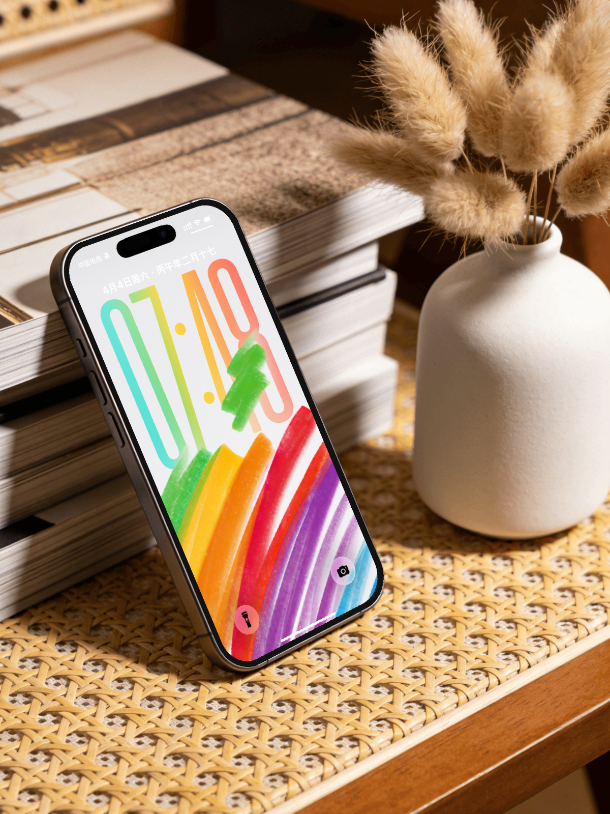 苹果50周年壁纸，放大做成景深效果还挺有意思的～