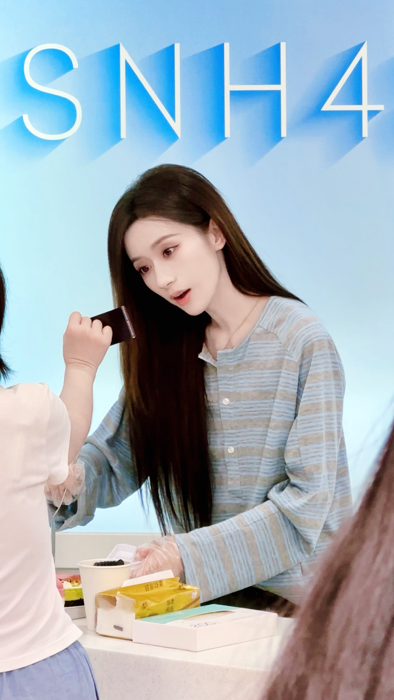 亭亭玉立蒋舒婷全世界第一萌来啦[哈哈]蒋舒婷就这样光是站在那里就能美晕一大片[羞