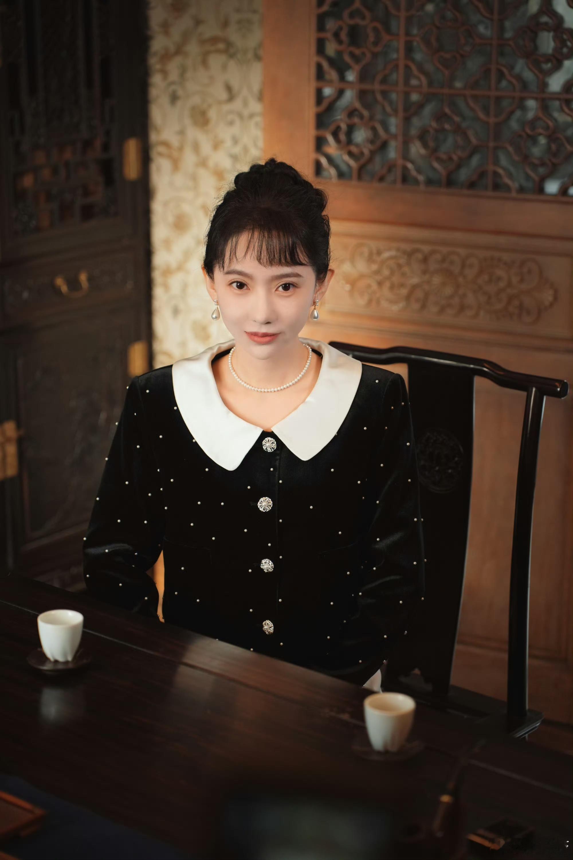 胡一菲诺澜在短国相遇了是谁的DNA动了，没想到我们的爱情公寓里面的人物居然在短剧