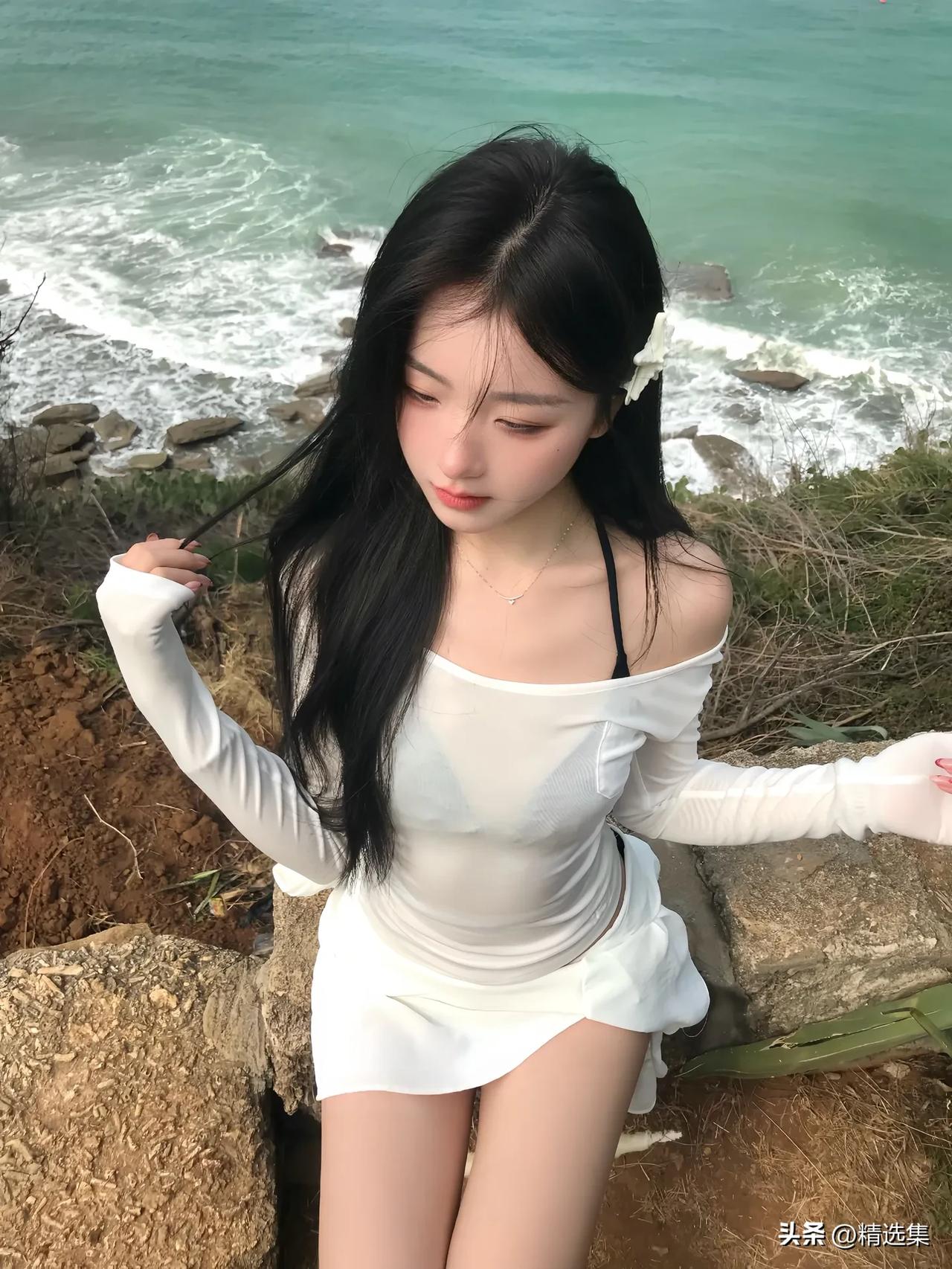 海边少女，白裙飘飘，海风轻拂，美不胜收。