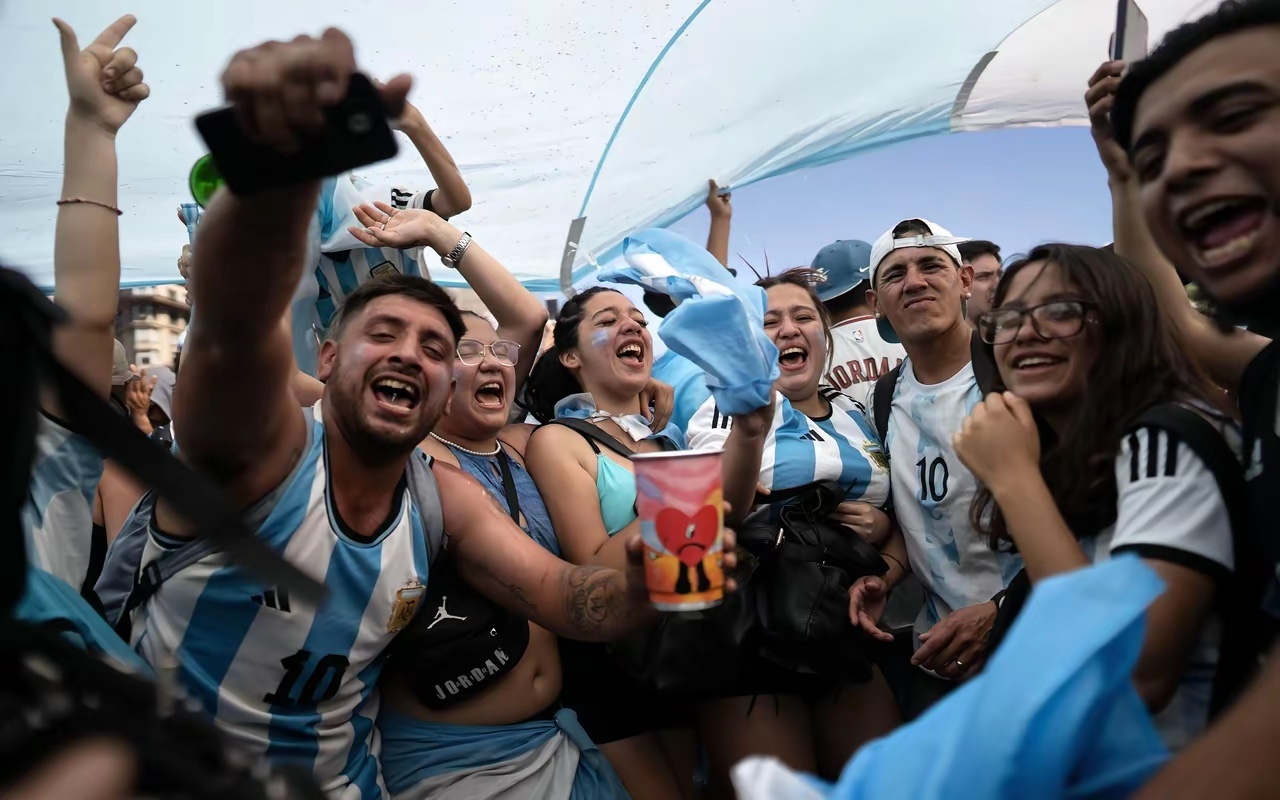 足协烂，人口才4000万，阿根廷足球咋就这么强？阿根廷经济下滑，足协腐败程度不输