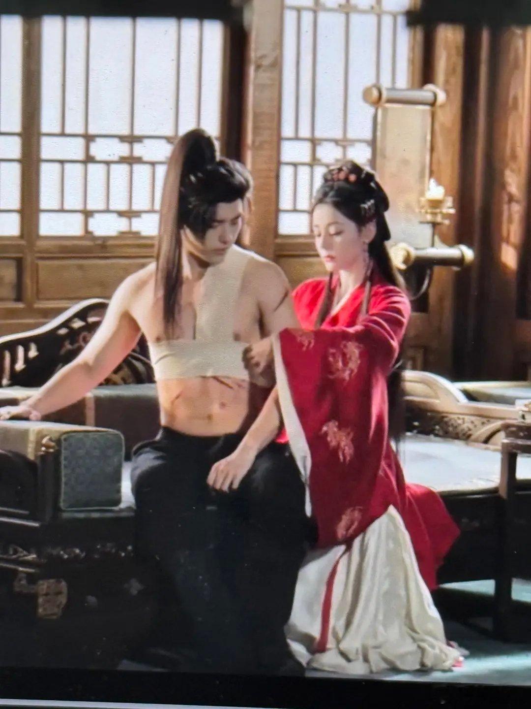 陈飞宇这身材还是不要露了吧，一点吸引力都没有 