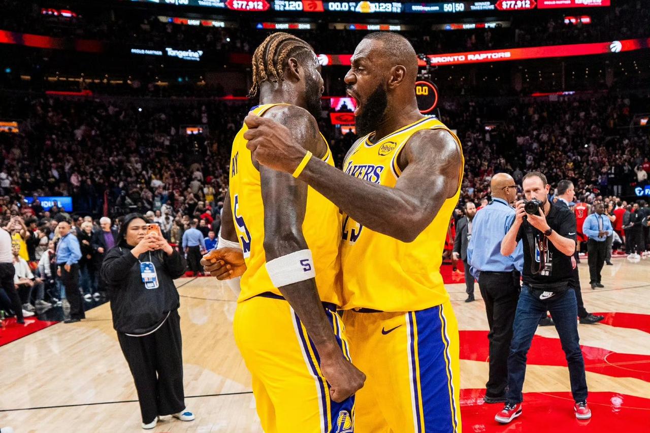 感觉又回到了赛季初东里组合的顺畅

先不谈防守，感觉又回到了赛季初，进攻顺畅的节