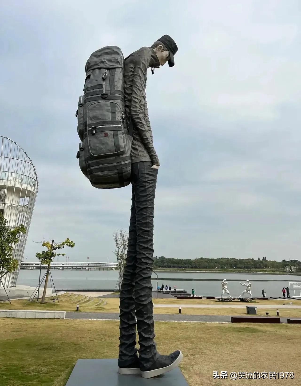 80后，最小的都37岁。但是从一些企业的招工上限年龄来看，职场上已经没有了80后