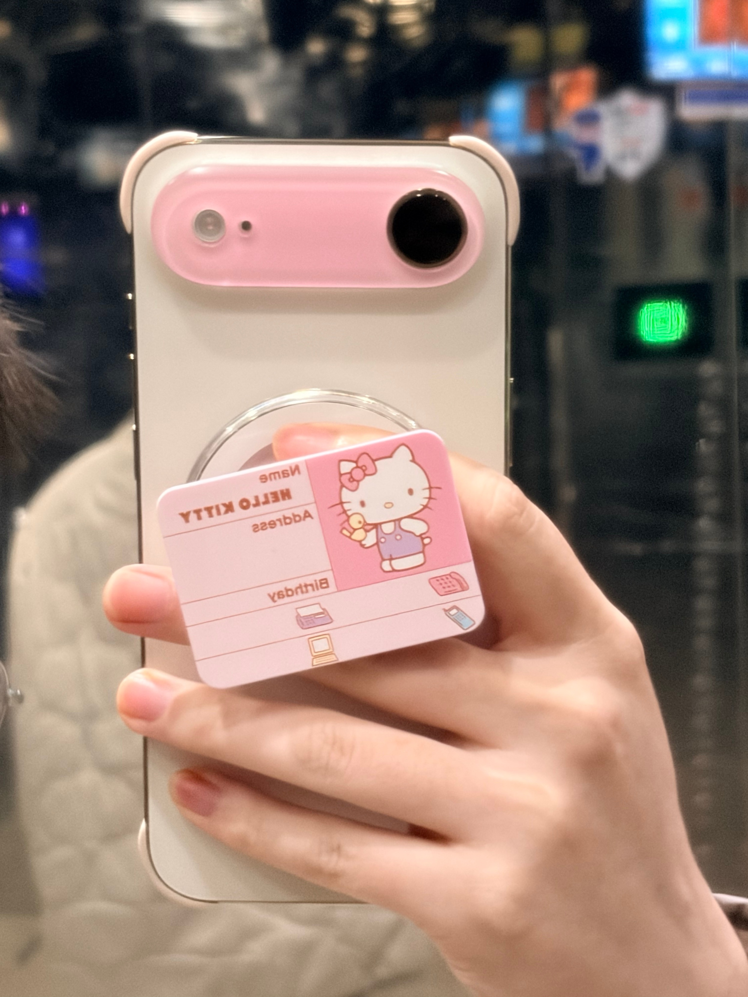 第一次见到这个搭配，这四个角是贴的防撞条吗