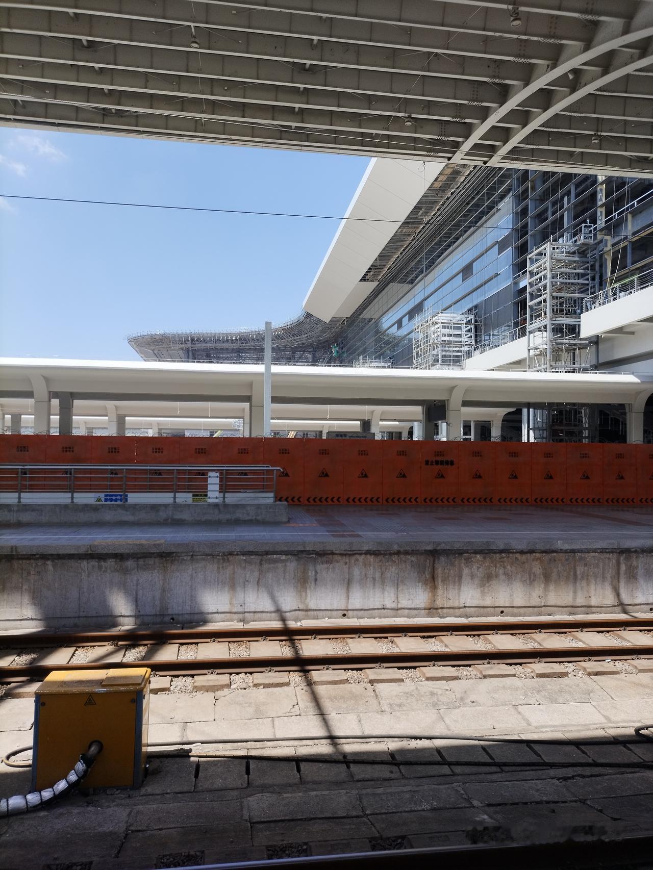 南通火车站北广场在2027年12月份建成投入使用。无论是从南通火车站坐火车到未来