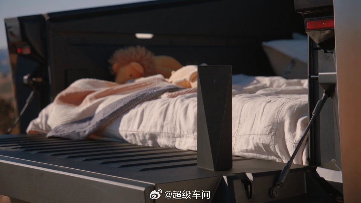 特斯拉在宣传视频中疑似展示未发布的无线"Cyber Speaker"蓝牙音箱特斯