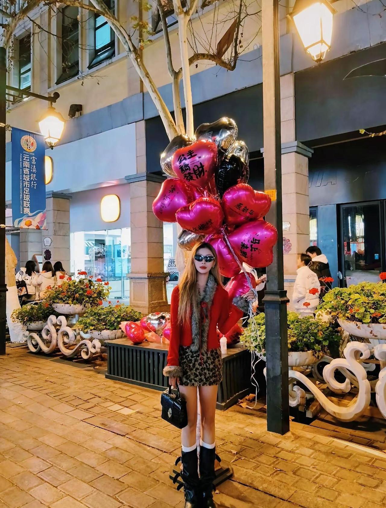 在新的一岁里要多多发财                            要