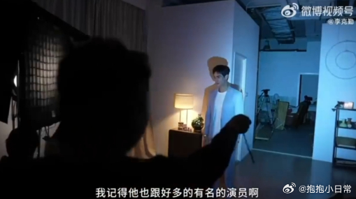 李克勤也看许我耀眼 李克勤老师这波冲浪速度可以啊，居然也在看《许我耀眼》！采访里