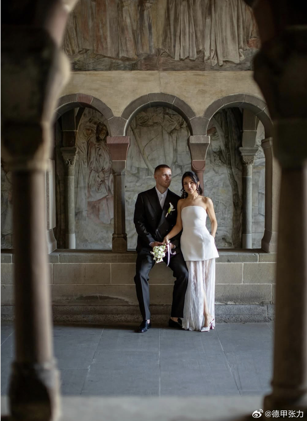 门兴瑞士后卫埃尔维迪在周六参加和和科隆的德比战后，赶去国家队报到之前，还忙里偷闲