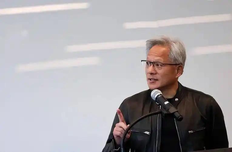 皮衣传奇：30年黑皮衣，不是装逼，是硬核人生
 
提到黄仁勋，必提黑皮衣——30