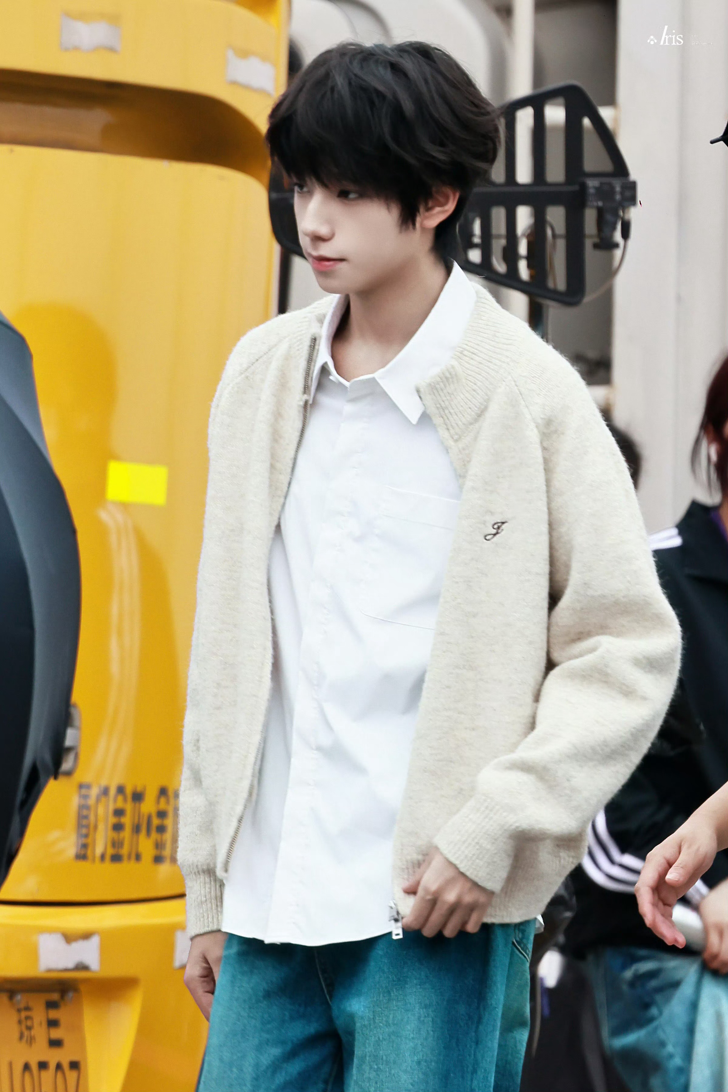 王橹杰温柔学长 王橹杰今天新剧拍摄路透付彬言学长清冷又温柔好帅啊一眼沦陷的少年感