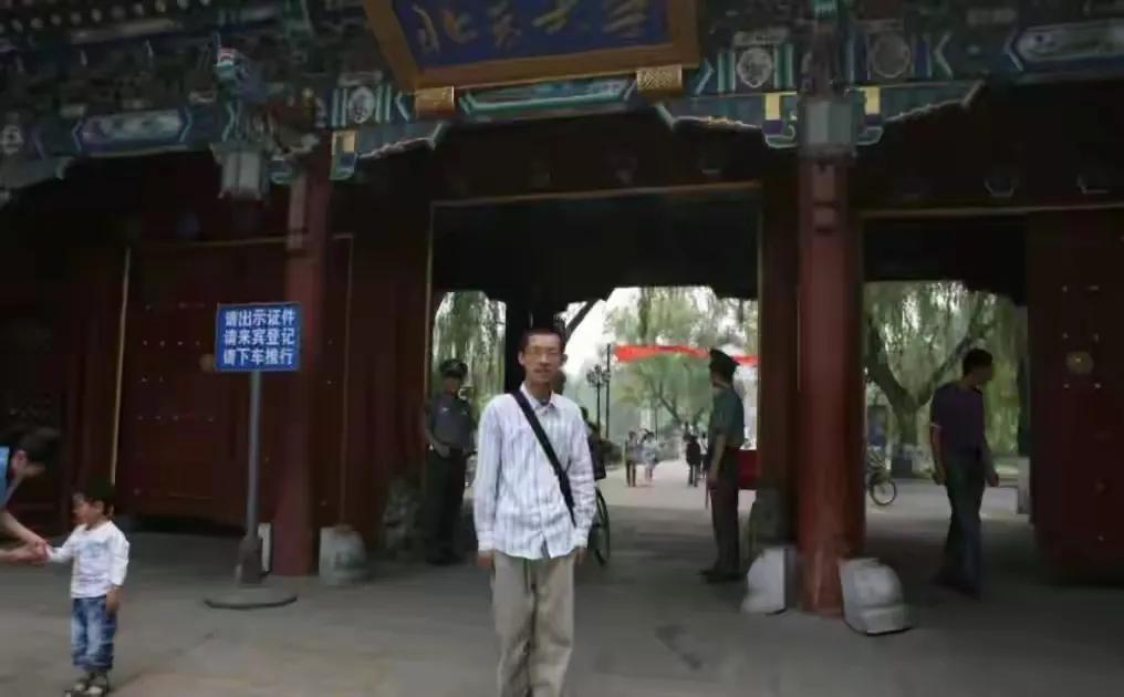 北大数学天才柳智宇出家12年后还俗。寺庙人际关系比社会更复杂
说起柳智宇，很多人