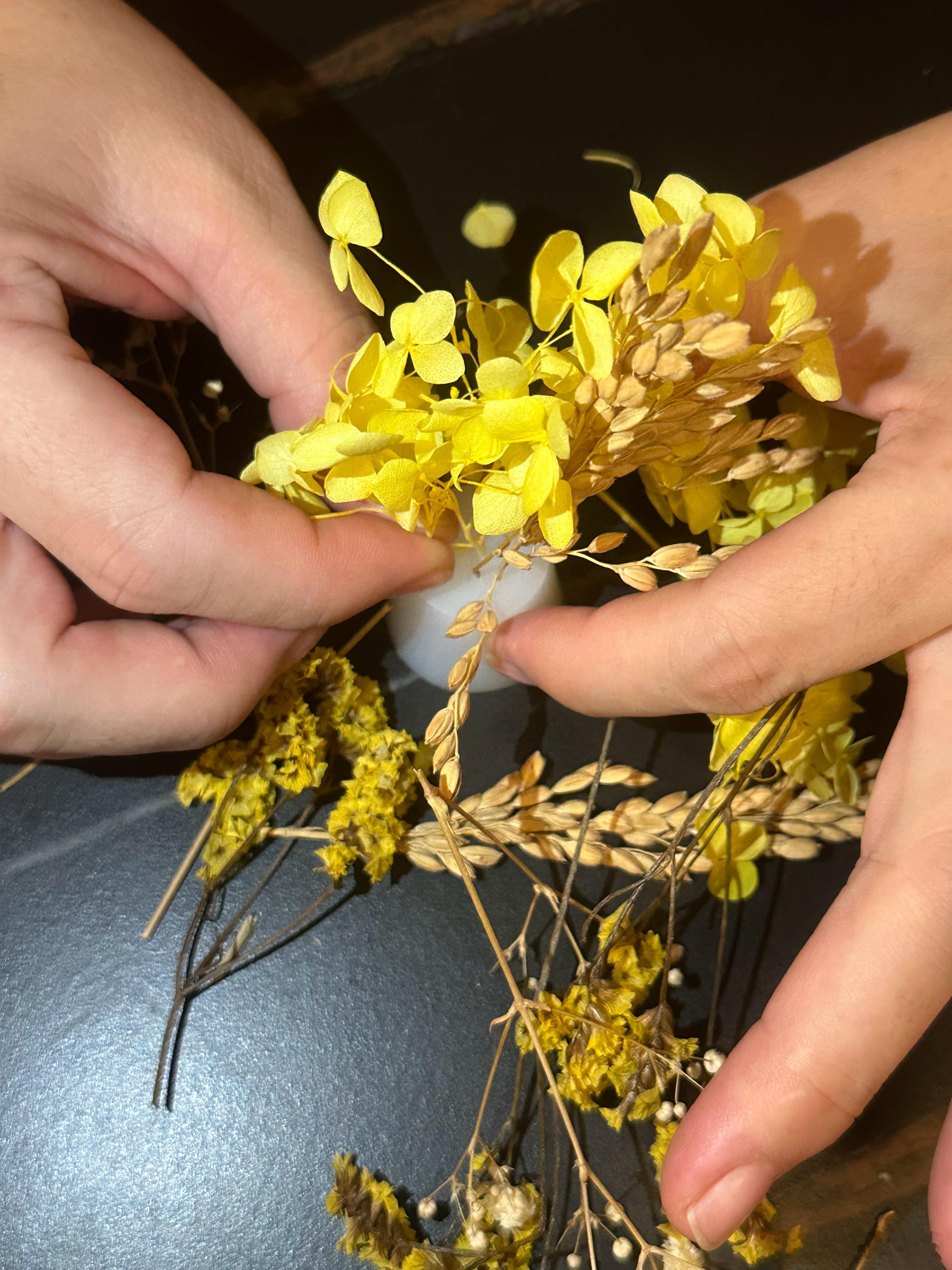 昨天去凯迪拉克周年庆的伴手礼，一个可以diy的浮游稻田灯[并不简单]制作时间10