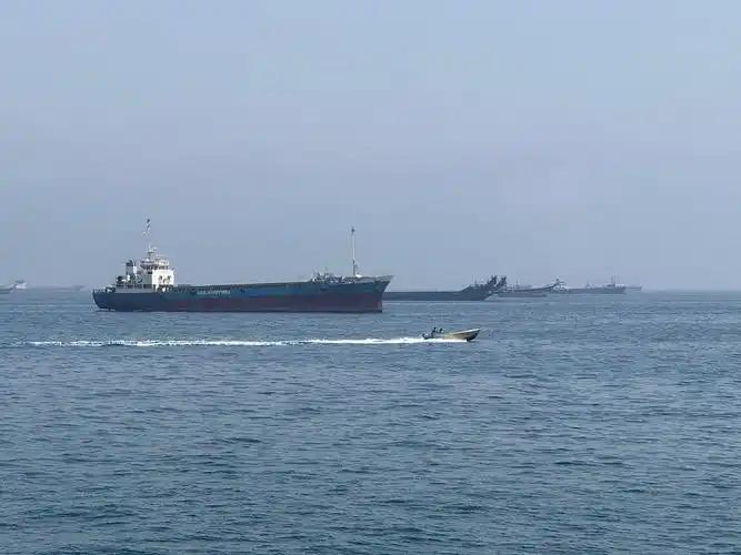 8月26日，沙特阿美被曝正在扩大霍尔木兹海峡之外的原油交付。

路透社援引4名知