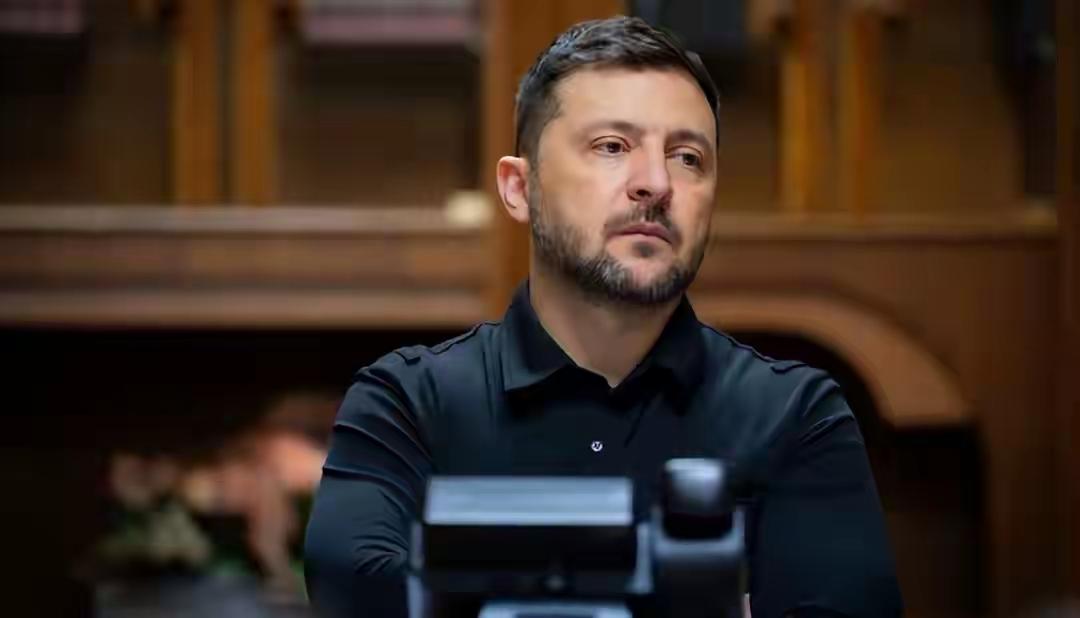 能源命脉遭重创，是战场颓势向民生传导的信号！泽连斯基断暖断电之际急呼外援，对内难