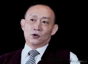 卢麒元老师的一句话火了：“奶水要留给自家的孩子，不能再去做世界的奶妈了！”
从家