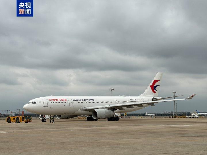 9日，东航MU563航班搭载248名旅客从上海浦东国际机场飞赴印度德里，这是时隔