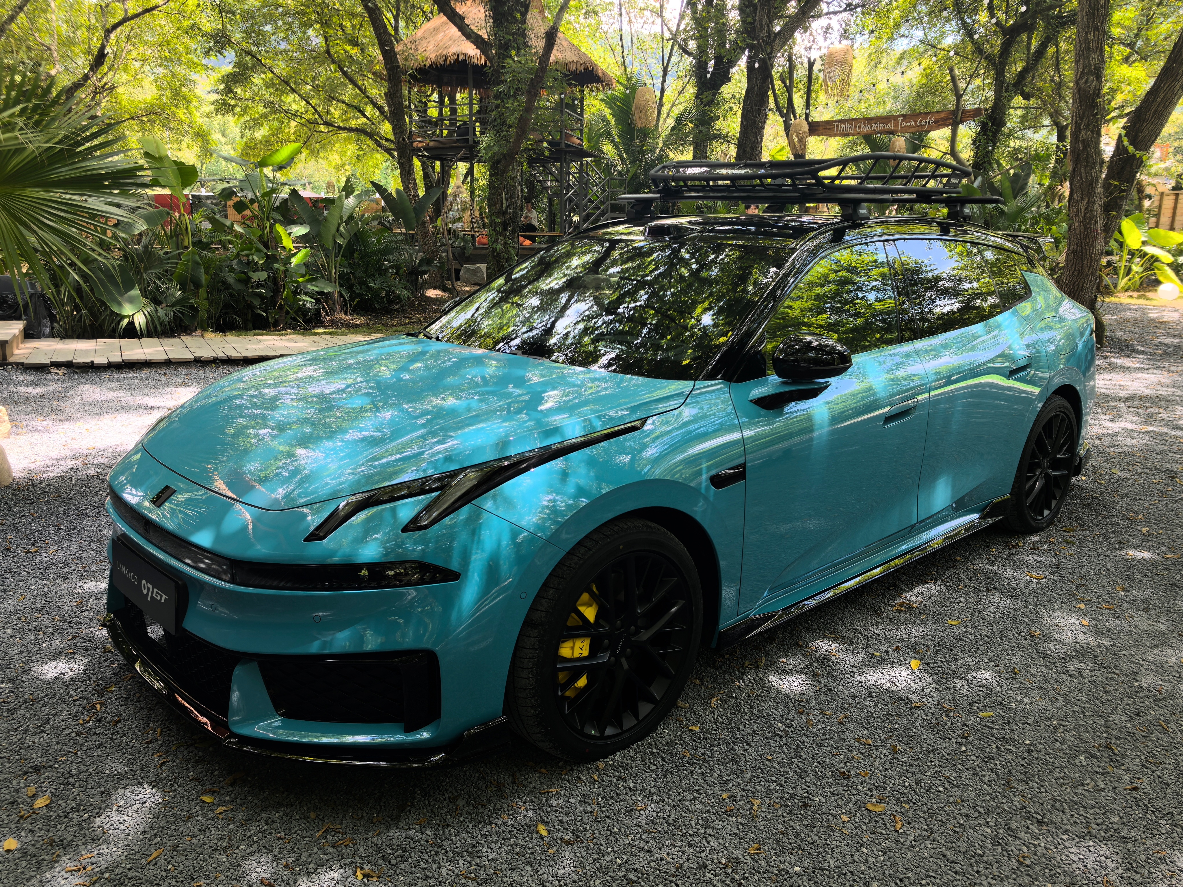 领克07GT 这颜值确实戳人，线条运动，姿态低趴，年轻人想要的运动感和辨识度它都