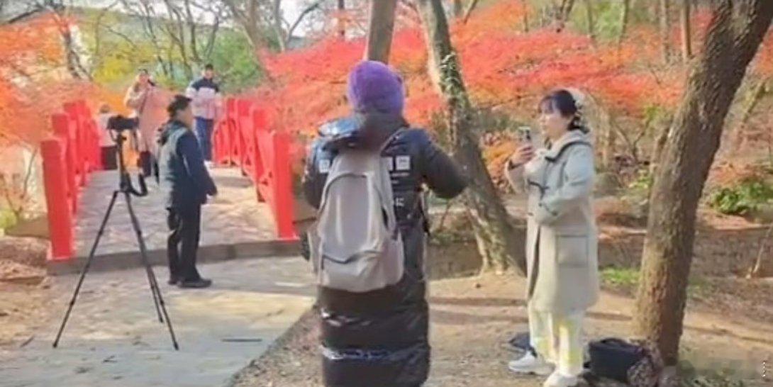 南京一景区回应女子穿和服被指责 很多人你看她说着中国话，长着中国人的脸，却一门心