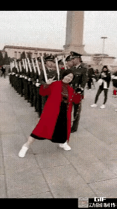这要在国外，那些当兵的早发飙了