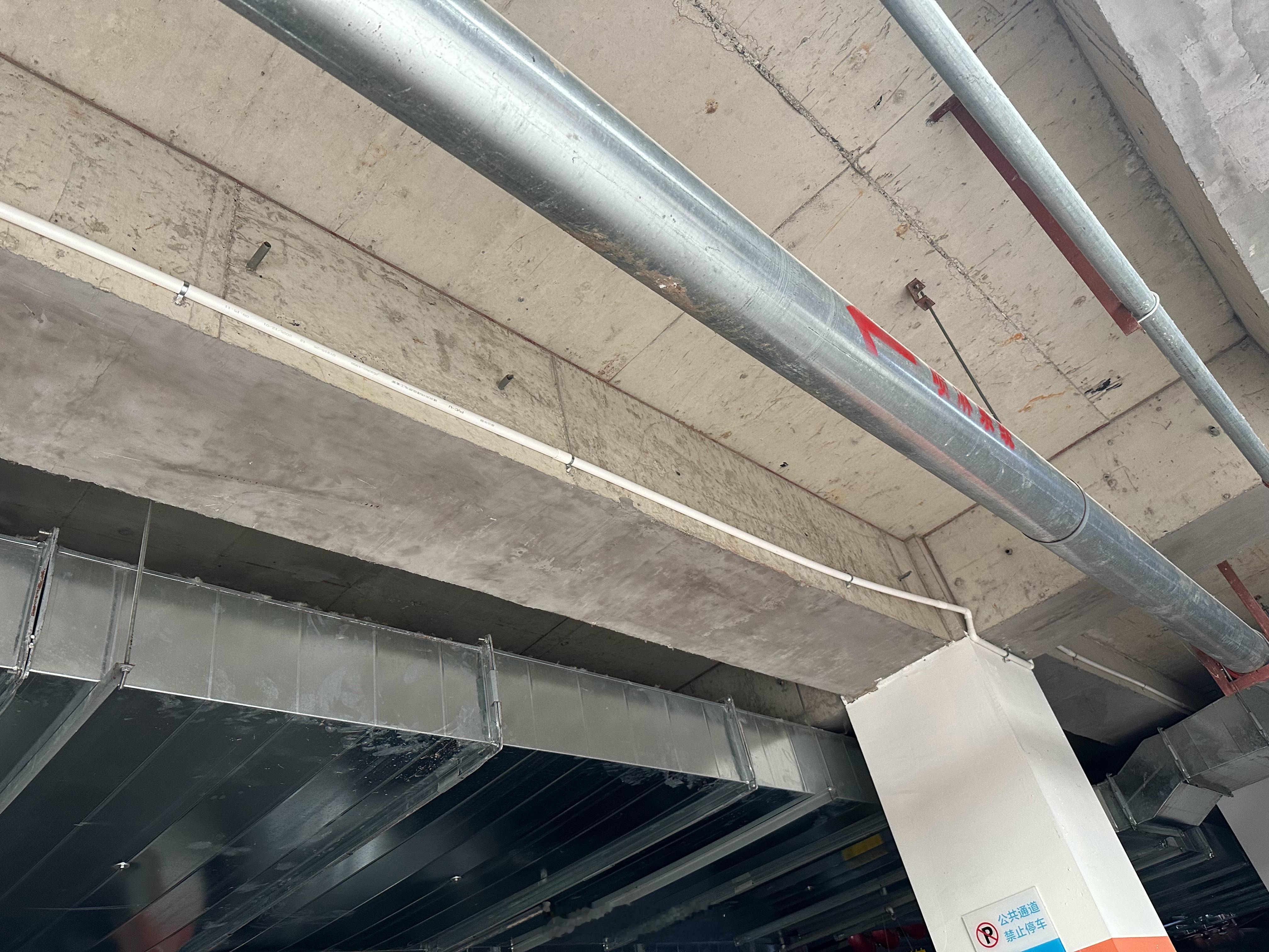 又买了个比亚迪充电桩和安装权益，580块钱，30米内免费，超出一米需要45块钱，