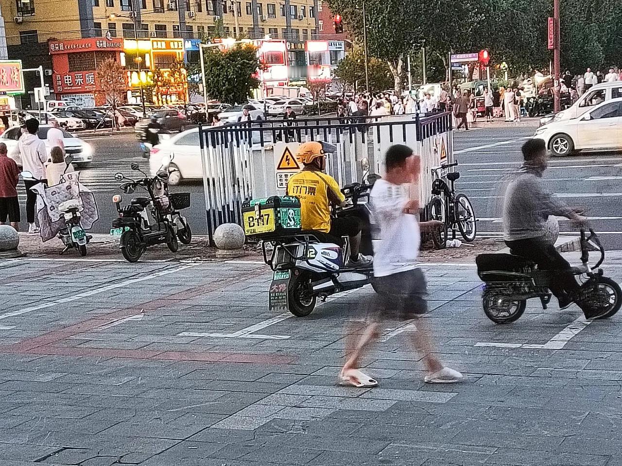 侄子一个暑假不但把自己的大学费用挣出来，还给家里按了空调。参加完高考，侄子一天没