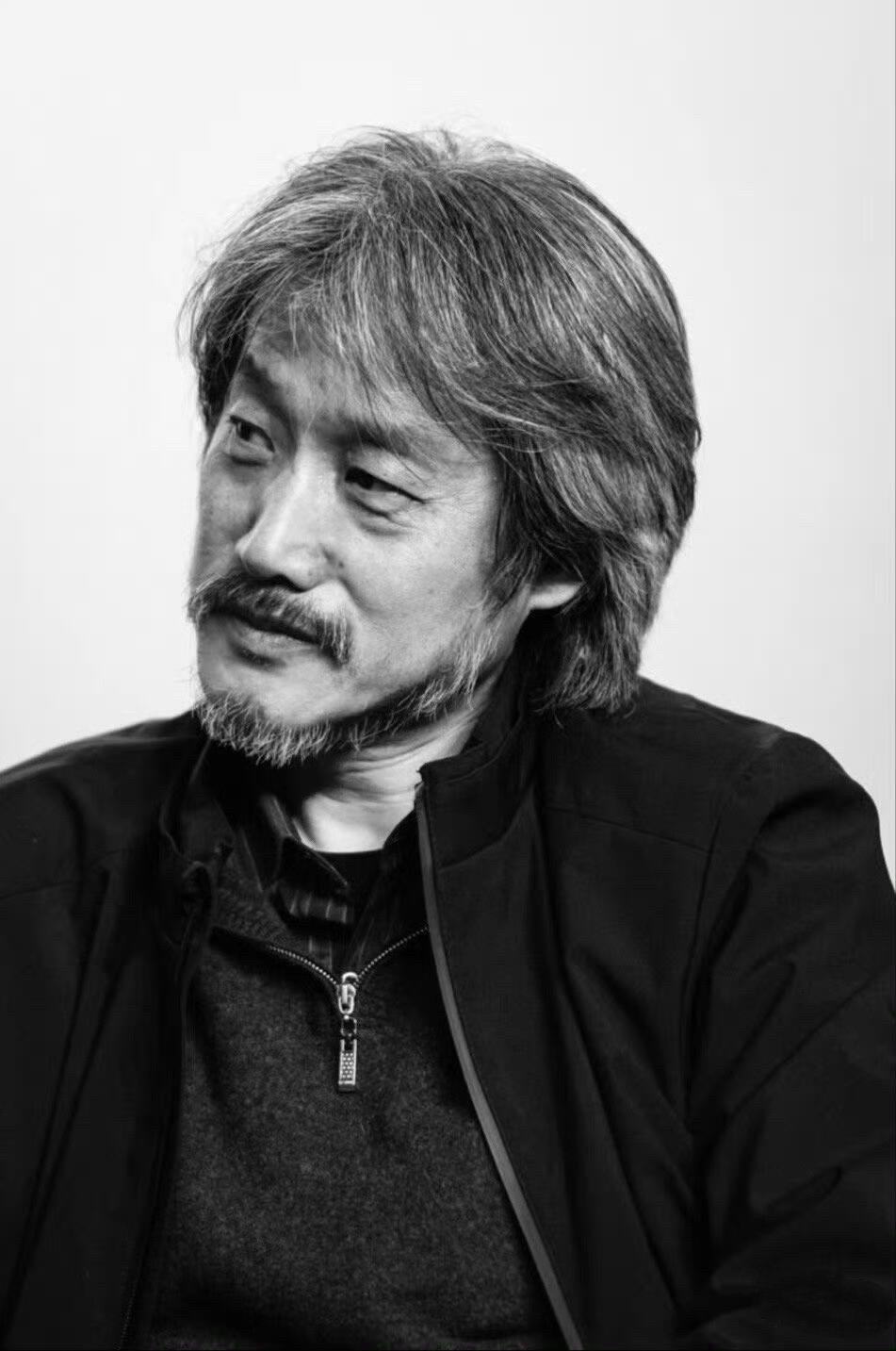 昨天再看《山河故人》，发现张译是接不住梁景东的戏的，主要这种与生俱来的城镇矿工气