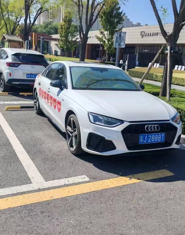 报！粤J2888T已到达只有河南停车场
听说是“广东马路甲级战犯”？ 成名两年，