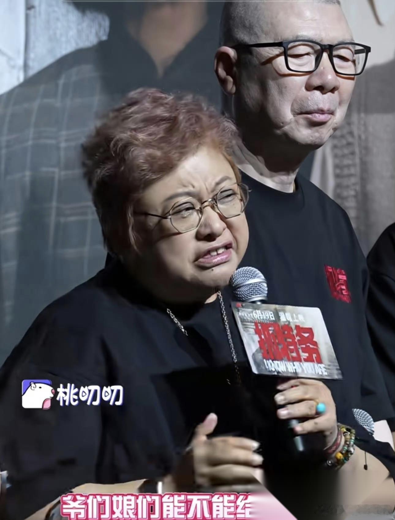 韩红拉全北京2000万人“走个面”冲票房翻车？昔日公益标杆引全网争议 素来凭公益