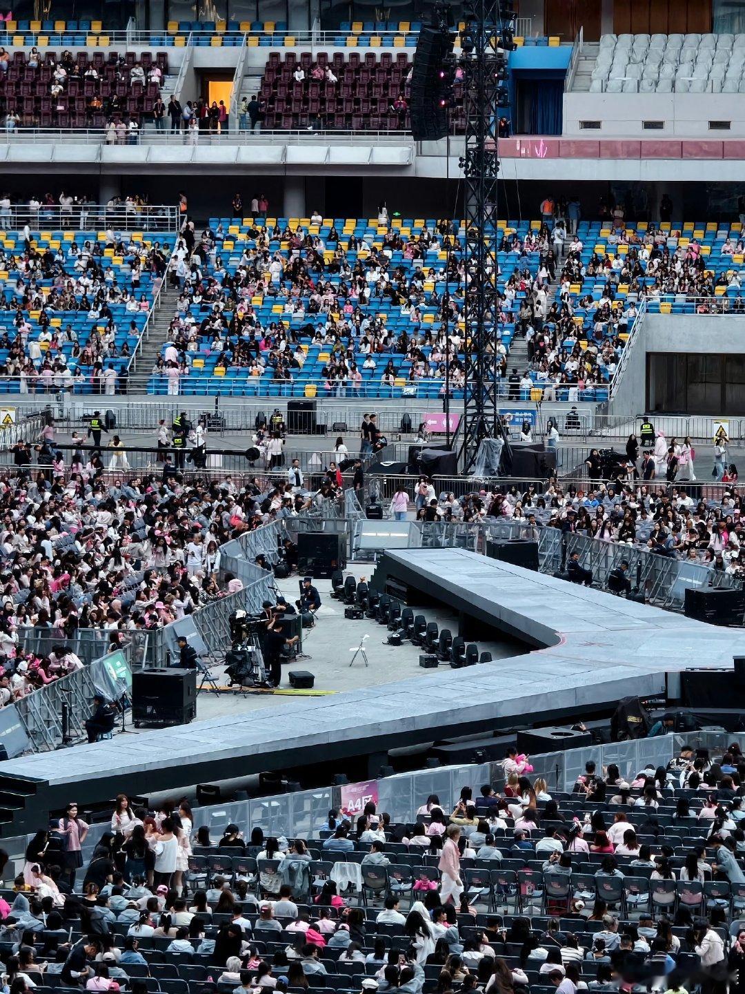汪苏泷西安演唱会day2上座率汪苏泷西安演唱会第二场上座率 西安第二场照样满座，