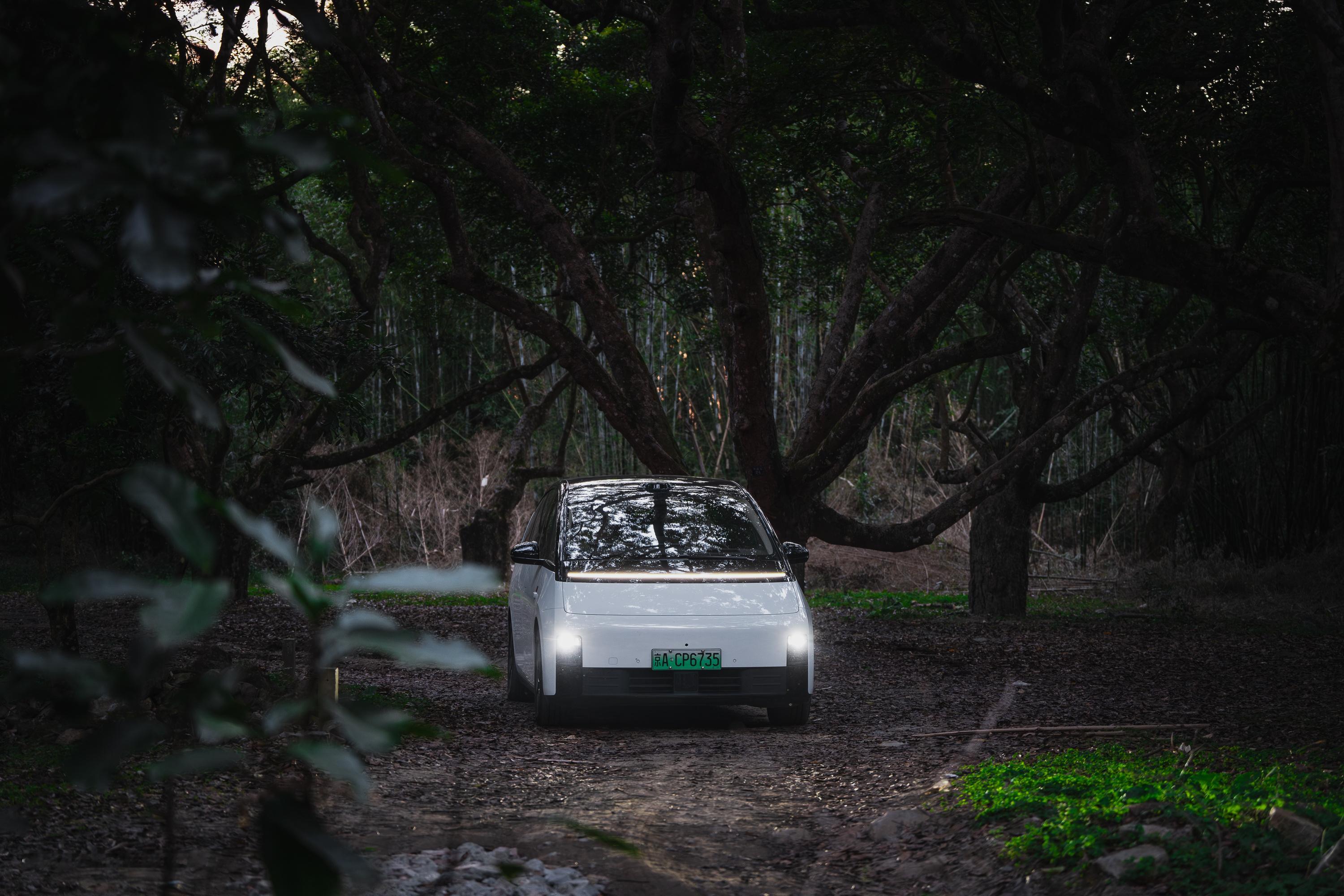 没错，我最近沉迷于使用AI对我拍的图进行二创谷歌新发布的NanoBananaPr