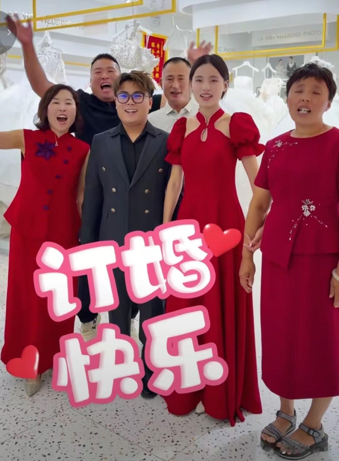 子杰和瑶瑶去选订婚礼服了
        女孩个子高，身材好，穿啥都好看，子杰穿