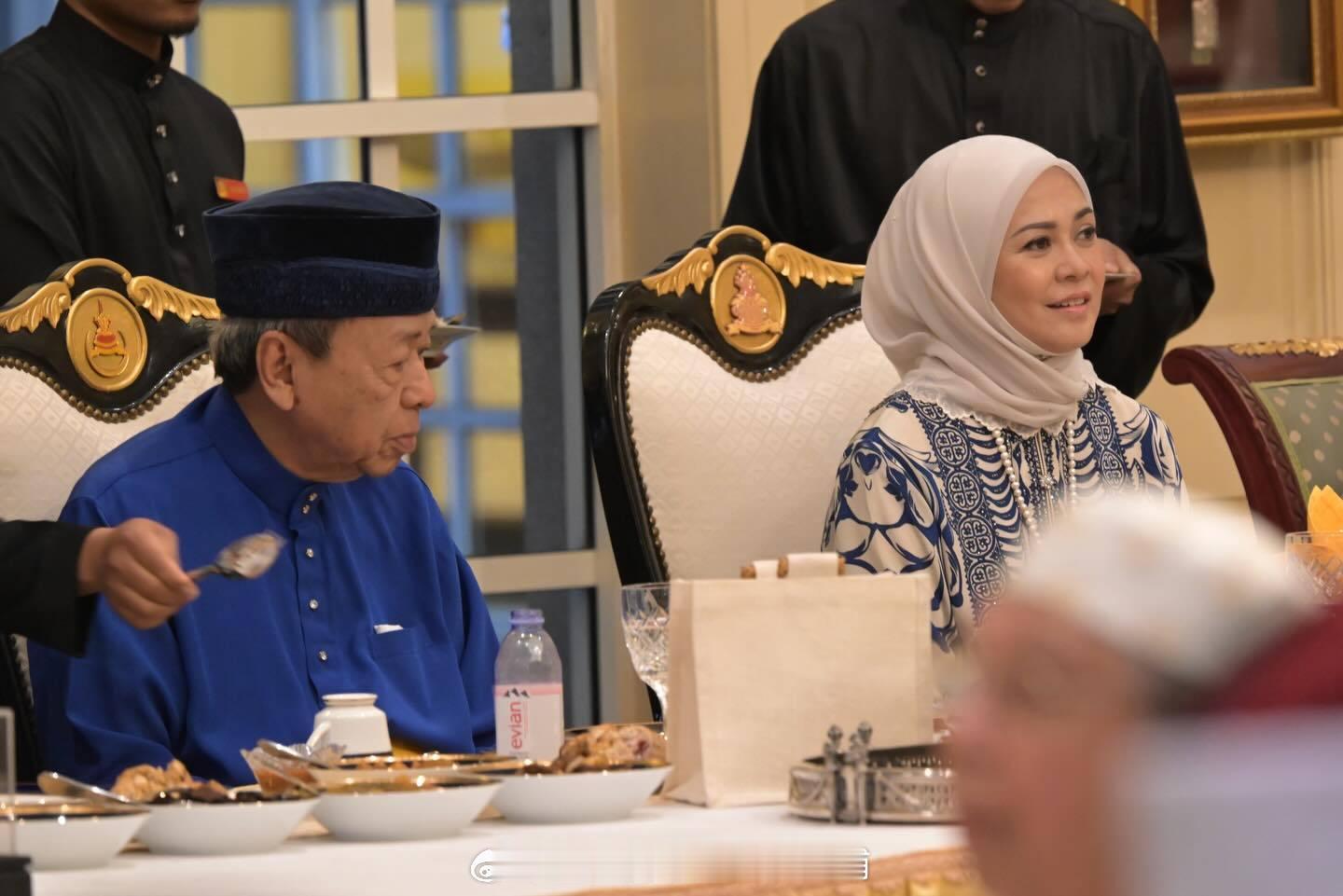 王室王室马来西亚王室雪兰莪 2026年3月16日，雪兰莪苏丹夫妇在王宫里参加祈祷