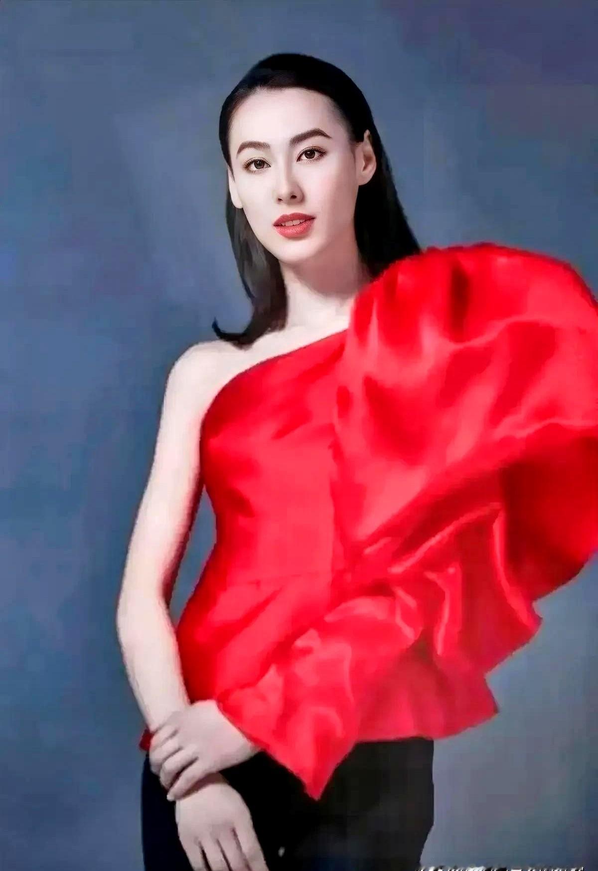 李泽楷终于想清楚了，现在孩子们都大了，梁洛施再也不用为他守身如玉了。

最近有人