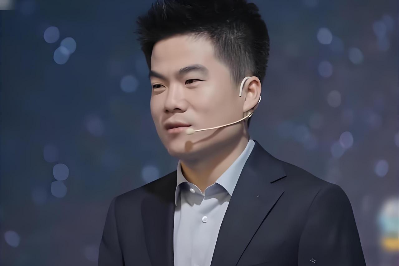 现在网络风气不好，部分网民素质较差，对不喜欢的人和粉丝逮谁都咬，它们对网络红人的