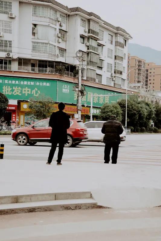 亲戚这根绳就是来勒死你的！有些亲戚真的不如路人！
 不知道你们家的亲戚怎么样？“