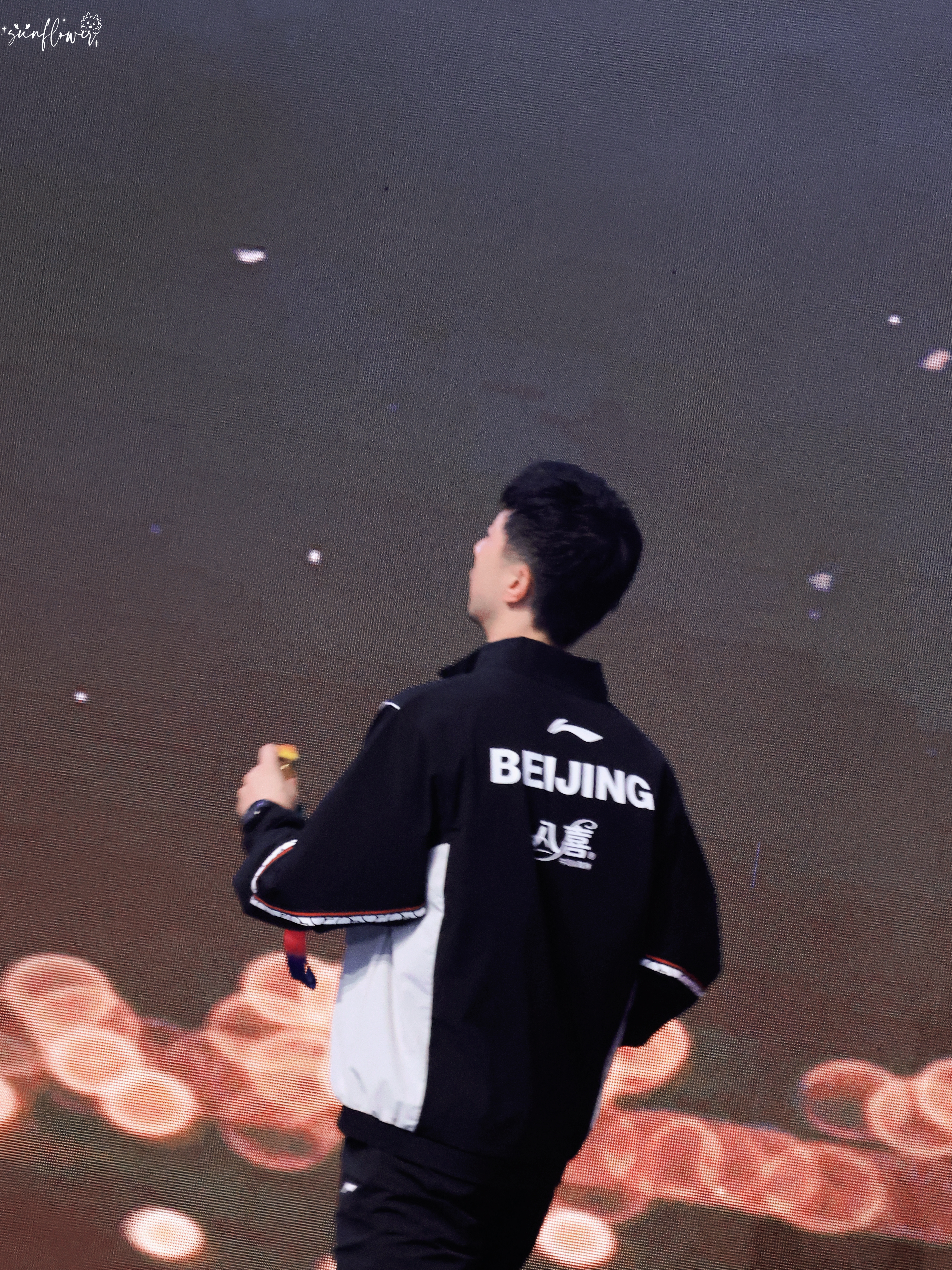 马龙许昕男双冠军走下领奖台就是新的开始恭喜队长，下个赛场见✊🏻✊🏻✊🏻 