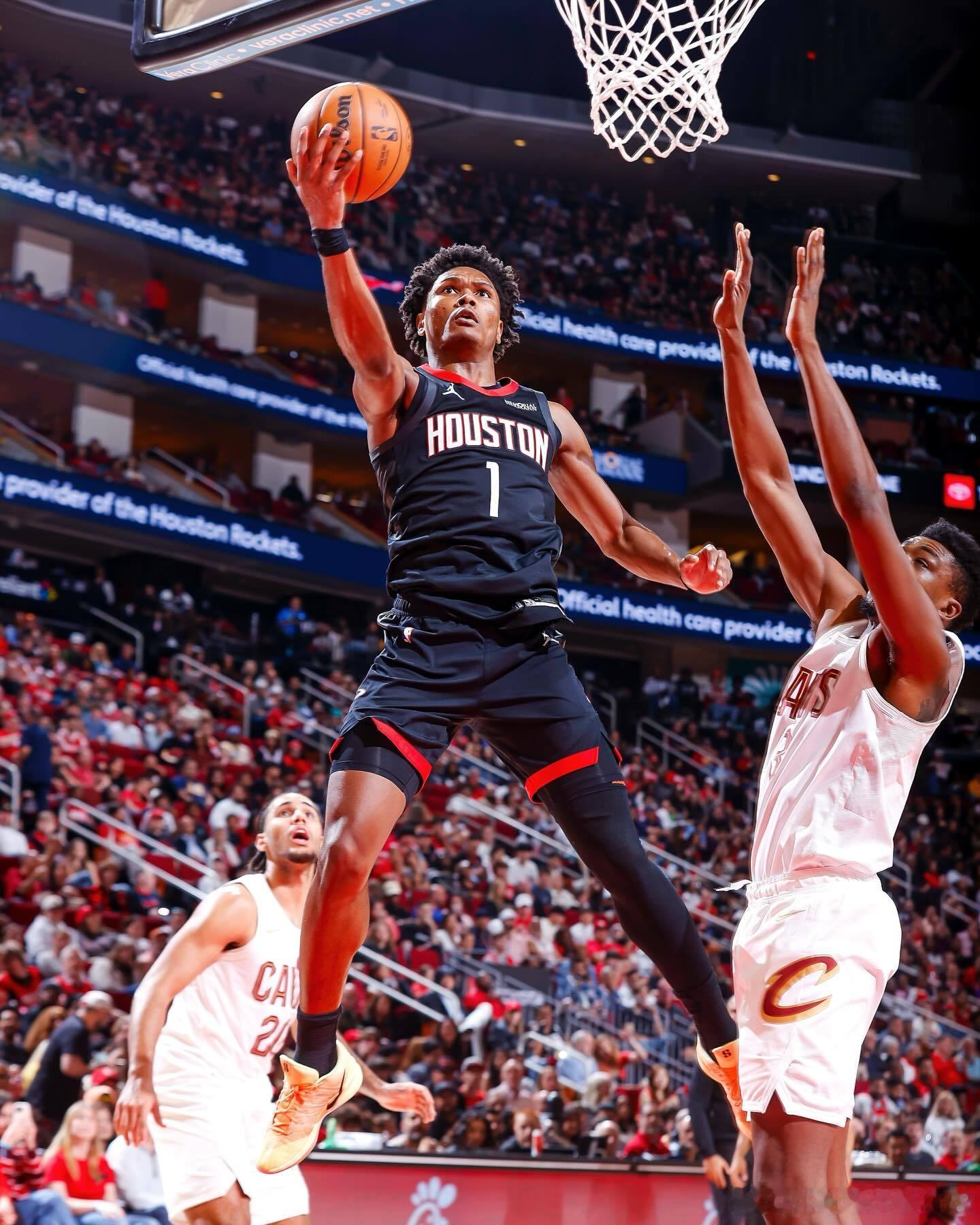 阿门·汤普森很有机会成为NBA历史上最年轻的2次入选最佳防守阵容一阵的球员。本赛