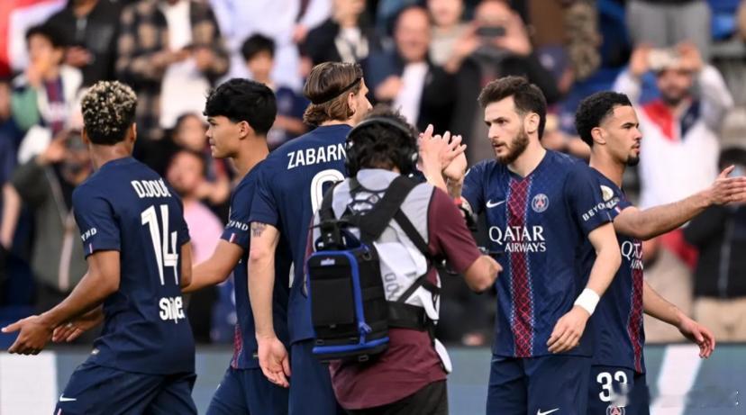 巴黎3-0轻取南特 巩固榜首领跑法甲北京时间4月23日，法甲第26轮补赛，巴黎圣